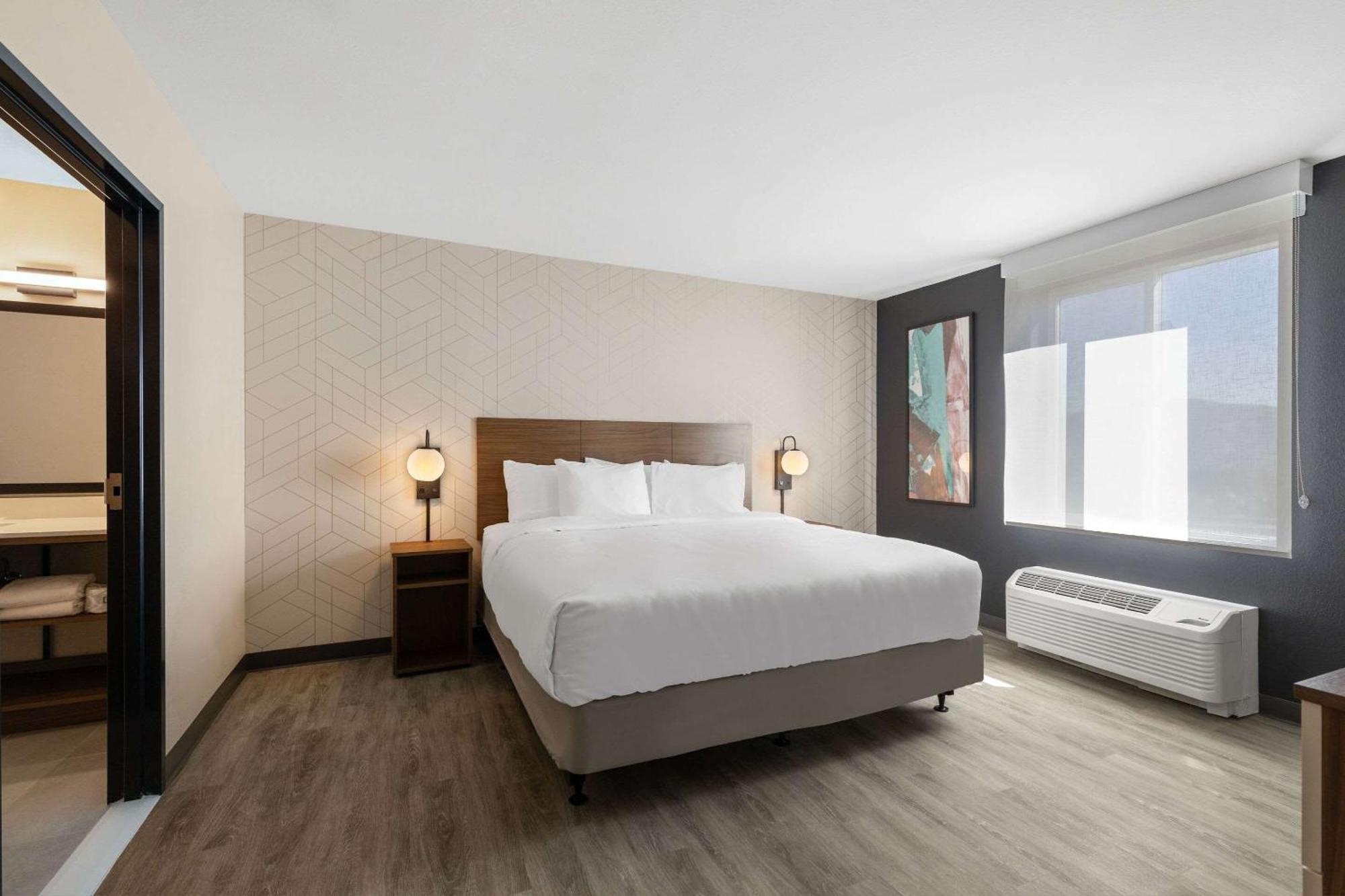 Everhome Suites Corona Εξωτερικό φωτογραφία